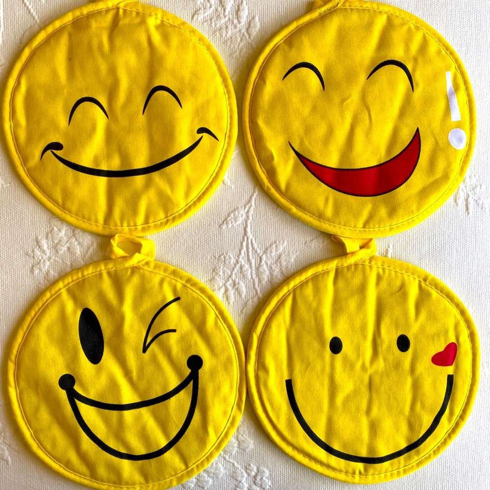 New set of 8 Emoji face pot holders